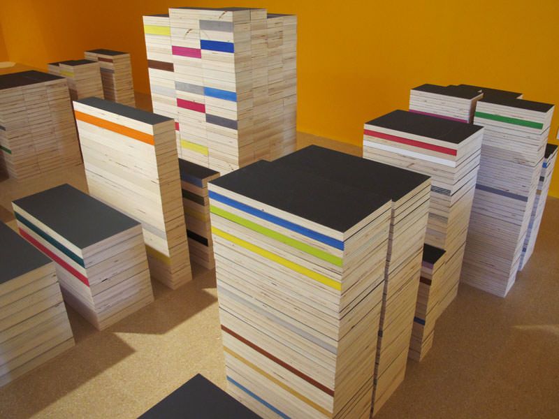 El gran joc El Constructors amb alumnes de La Síni en l'espai expositiu